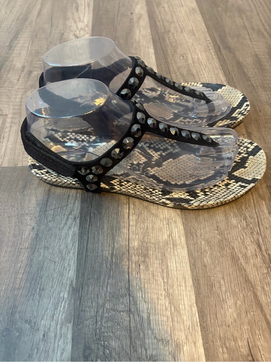 Shoes - PEDRO GARCÍA 

PHYTON 
Crystal Embellished T-Strap Thong Sandals